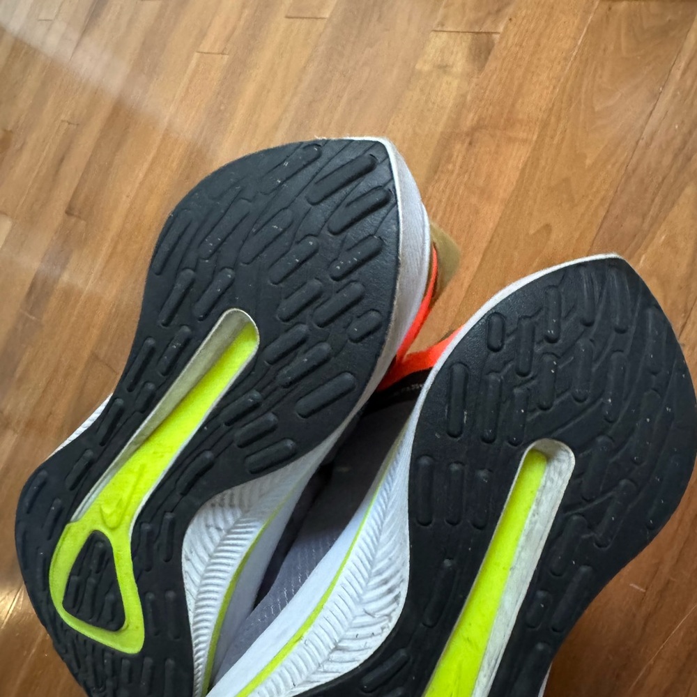 Nike Shoes - Picture 7 of 8